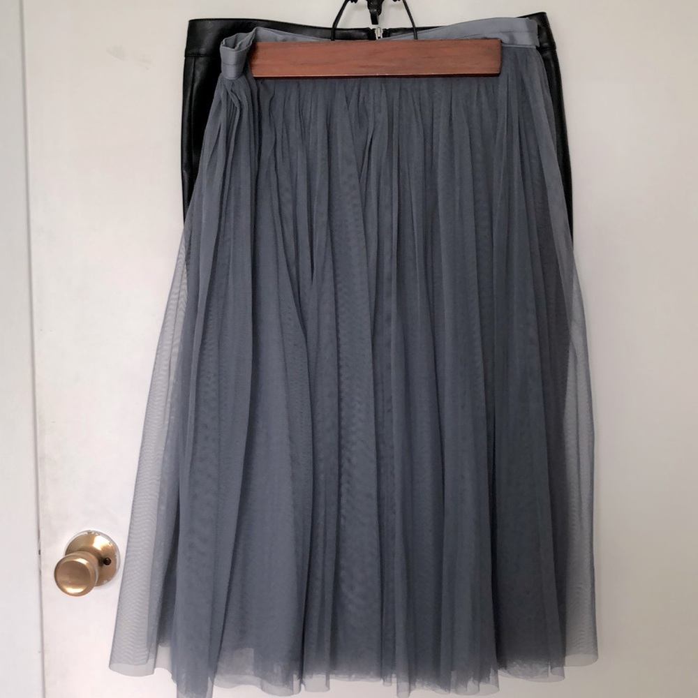Revolve Periwinkle Tulle Mid Length Skirt, size 6